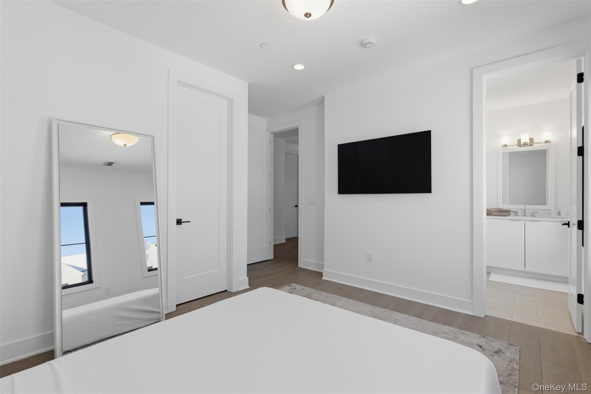 #20 photo, 9 Sequoia Circle, Manhasset , NY 11030