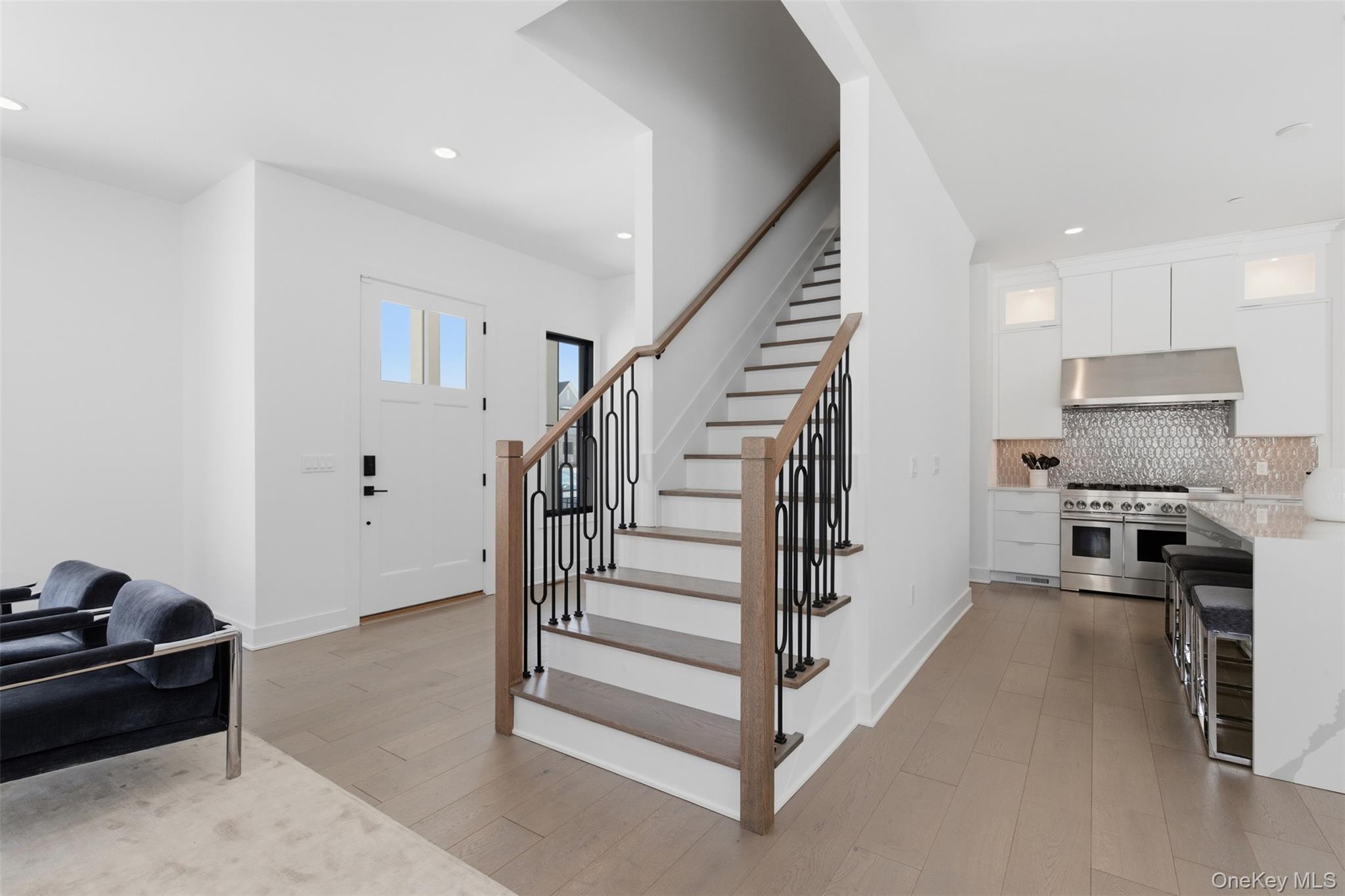 #8 photo, 9 Sequoia Circle, Manhasset , NY 11030