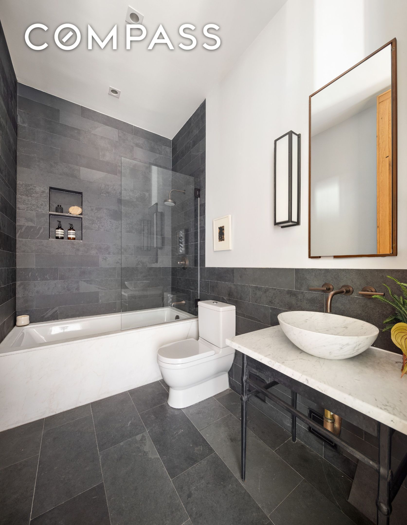 #18 photo, 250 Mercer Street, Greenwich Village , NY 10012