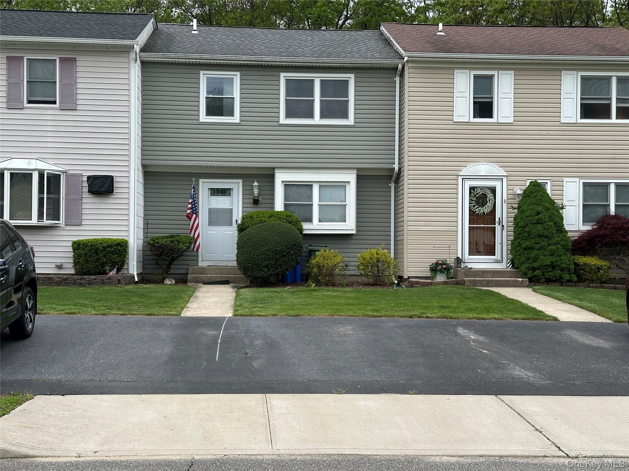 #1 photo, 10 Shiloh Court, Coram , NY 11727