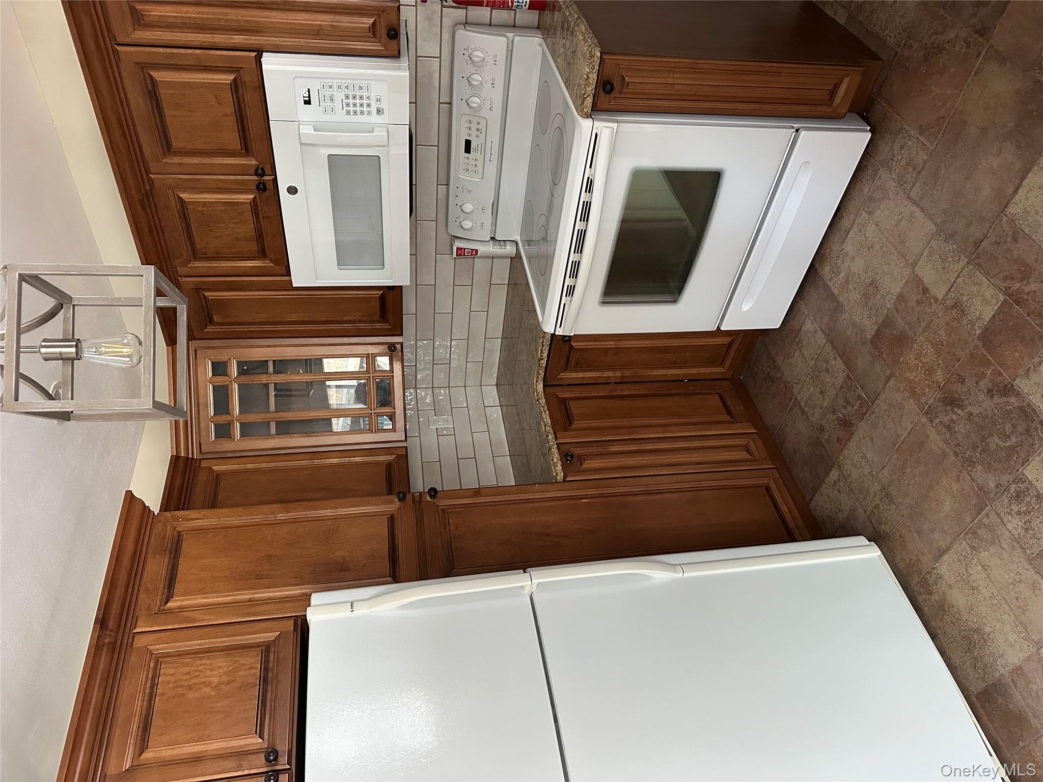 #6 photo, 10 Shiloh Court, Coram , NY 11727