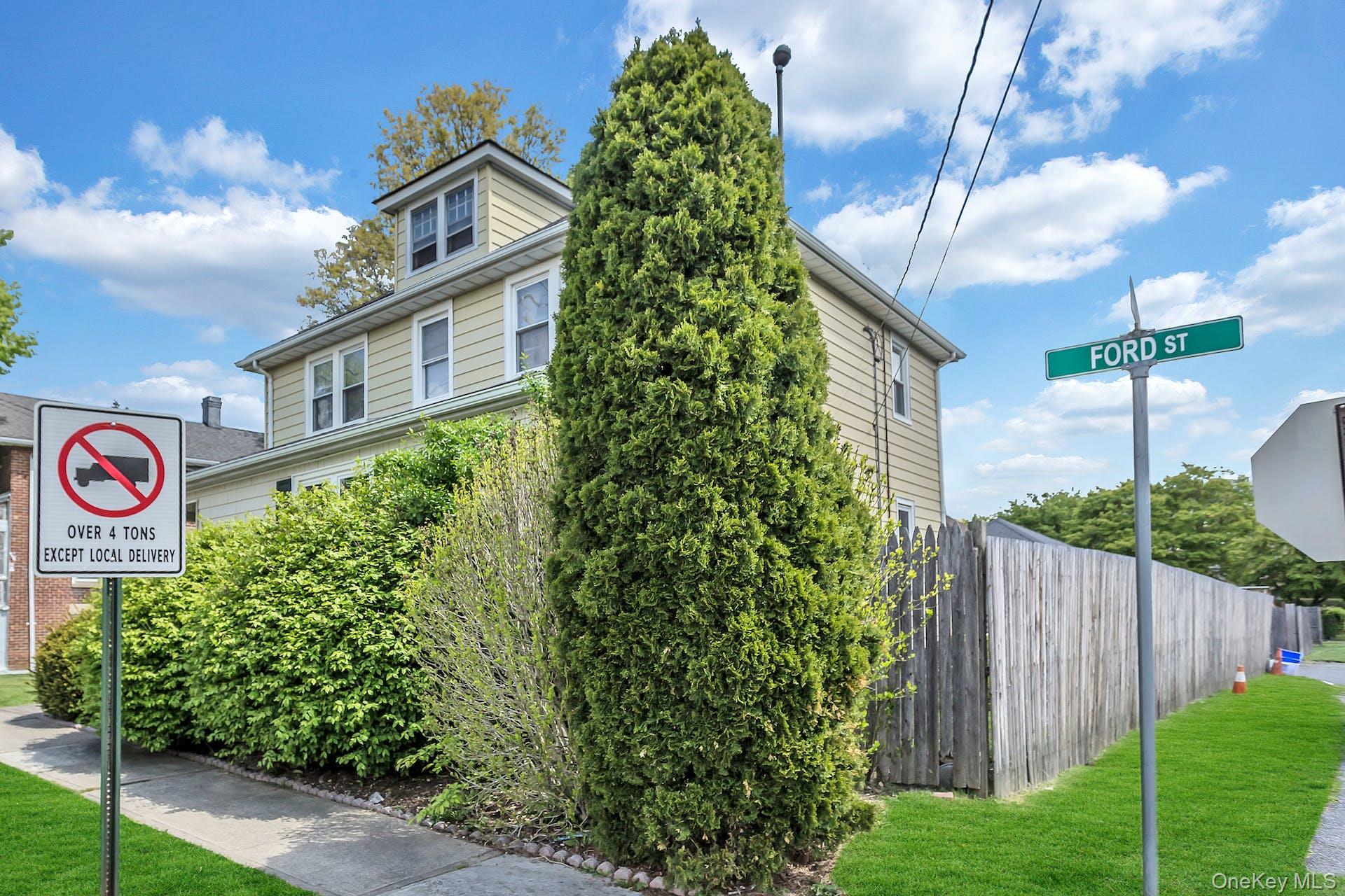 #2 photo, 29 Ford Street, Glen Cove , NY 11542