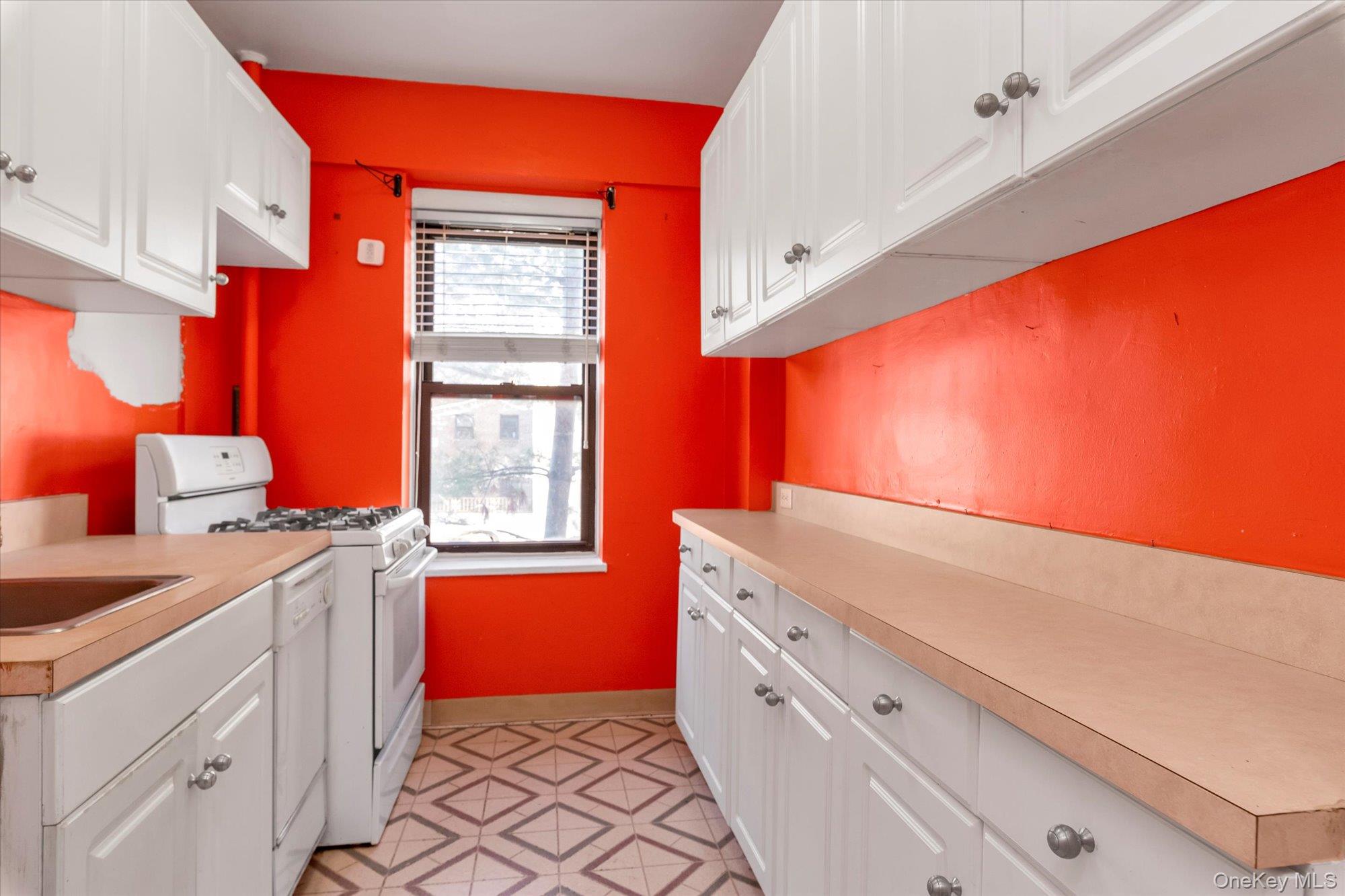 #7 photo, 99-21 67 Road, Forest Hills , NY 11375