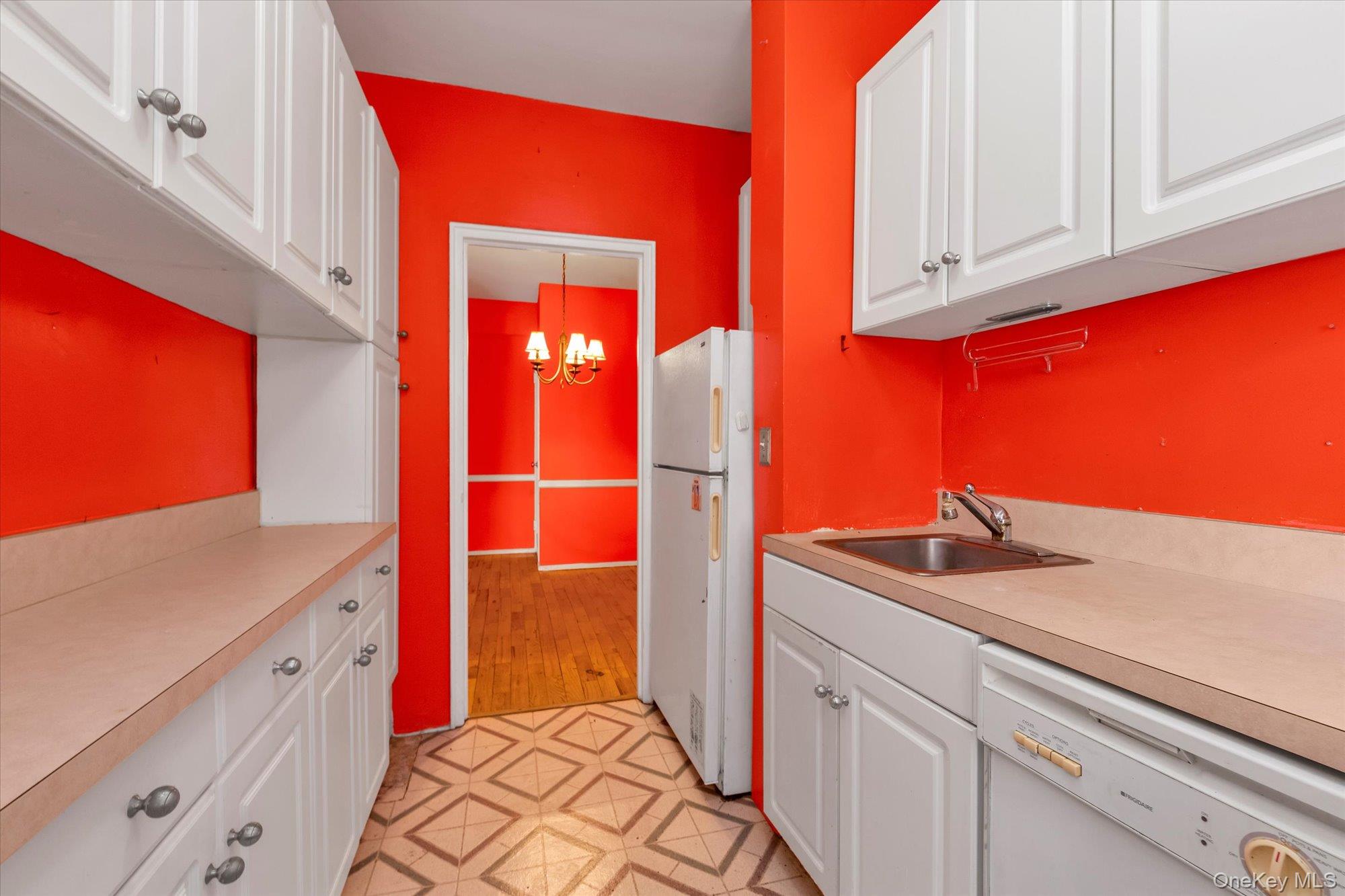 #8 photo, 99-21 67 Road, Forest Hills , NY 11375