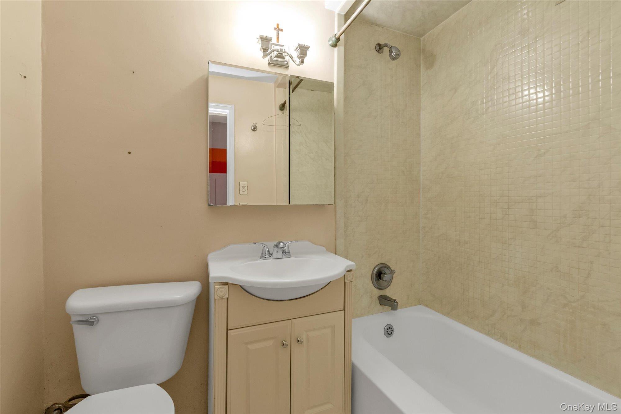 #9 photo, 99-21 67 Road, Forest Hills , NY 11375