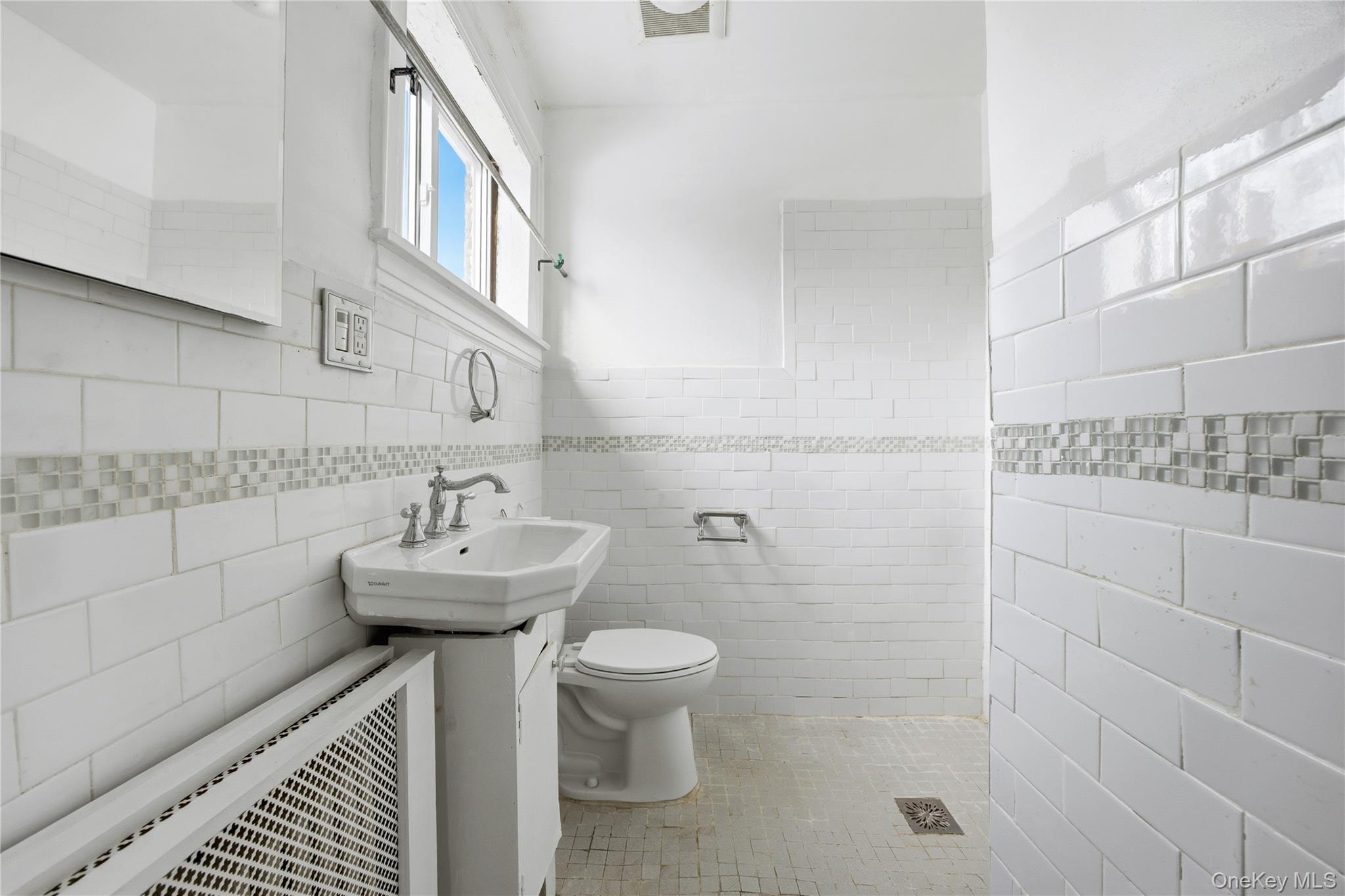 #16 photo, 16016 Riverside Drive, Beechhurst , NY 11357