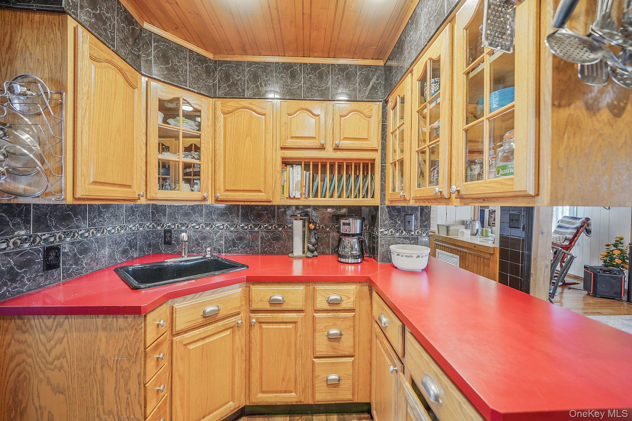 #10 photo, 15 18th Avenue, Bay Shore , NY 11706