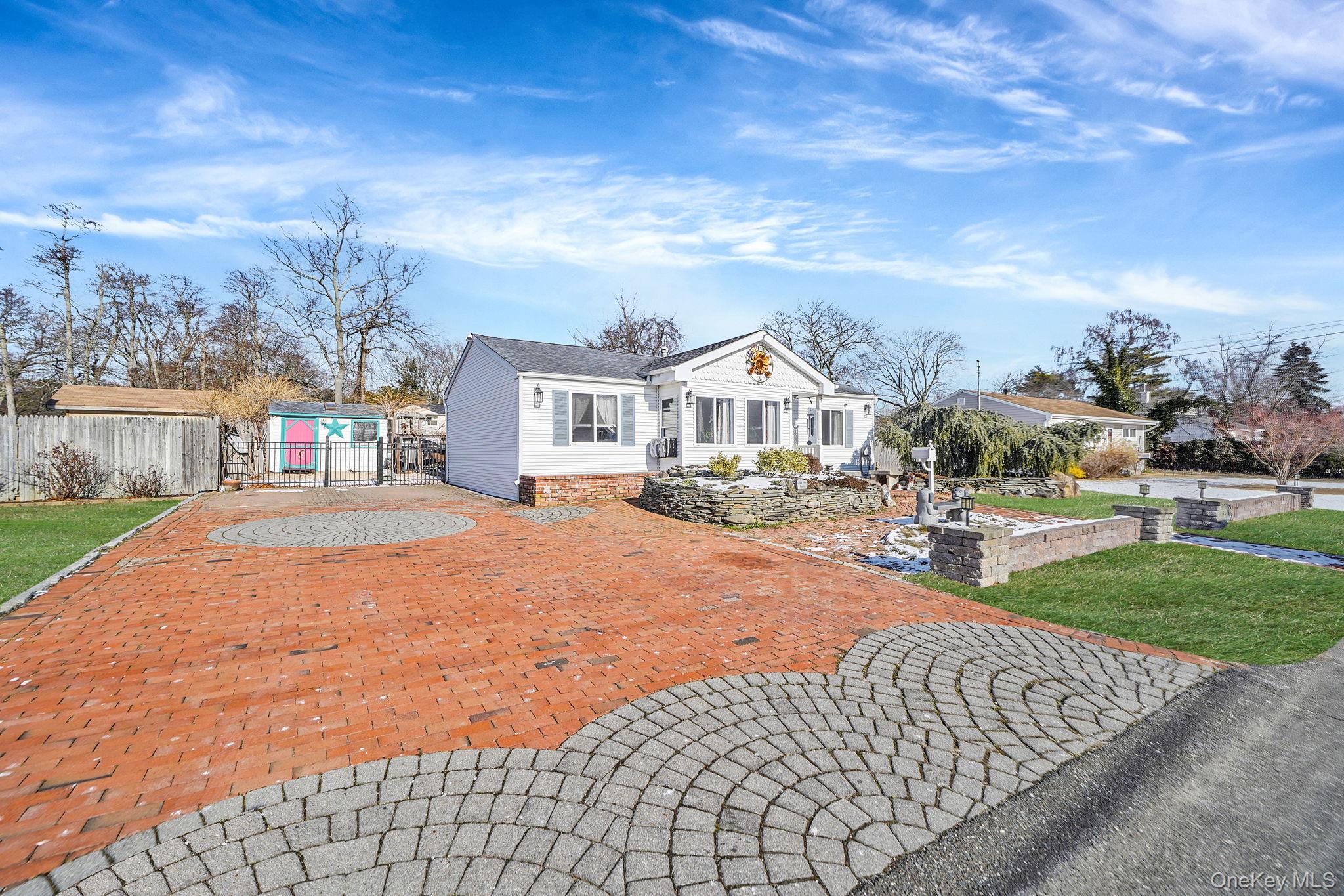 #4 photo, 15 18th Avenue, Bay Shore , NY 11706