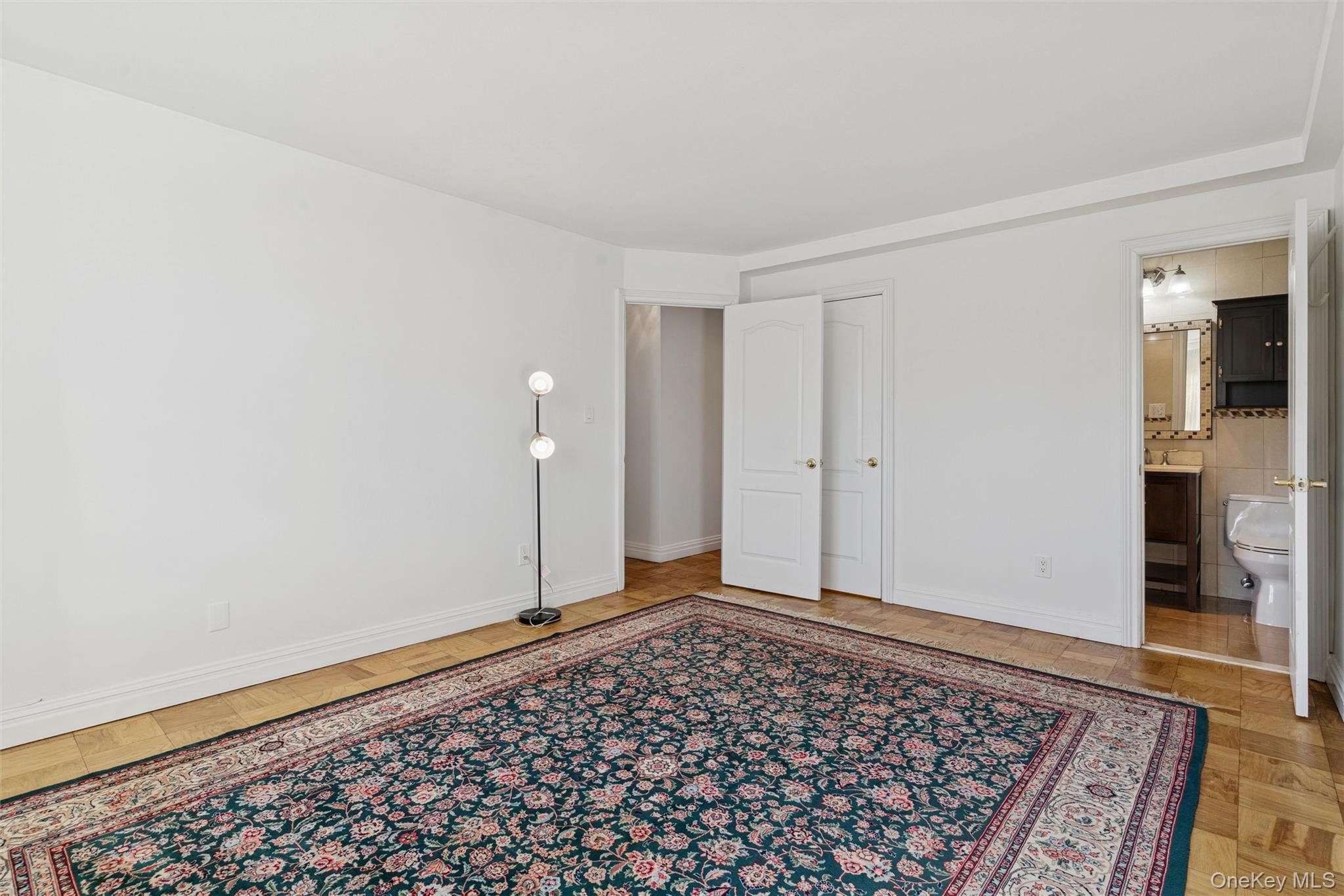 #5 photo, 157 Hempstead Avenue, Lynbrook , NY 11563