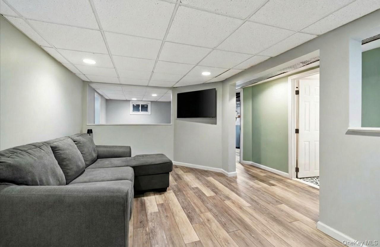 #15 photo, 69 Hawthorne Street, नासाउ काउंटी Massapequa , NY 11758