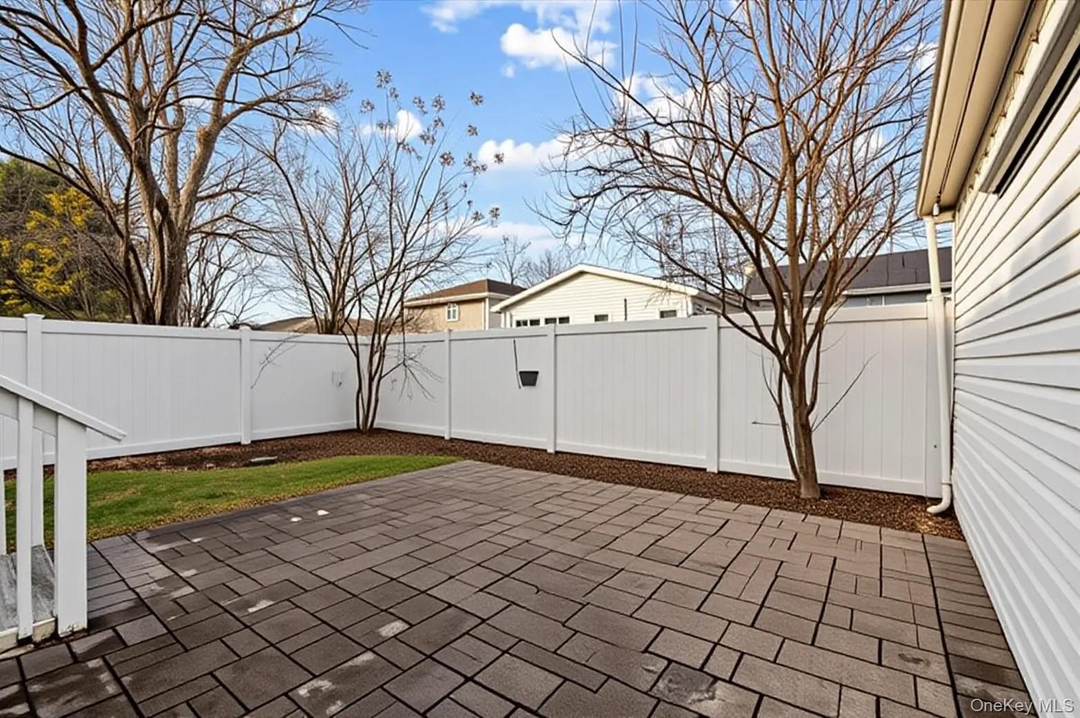 #19 photo, 69 Hawthorne Street, नासाउ काउंटी Massapequa , NY 11758