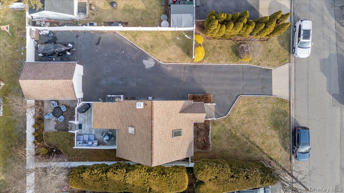 #20 photo, 69 Hawthorne Street, नासाउ काउंटी Massapequa , NY 11758