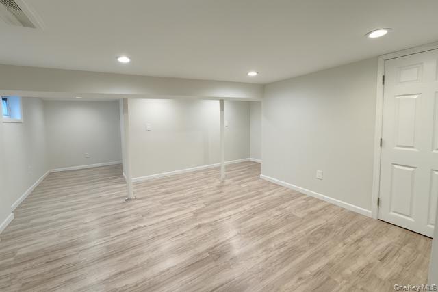 #19 photo, 29 Avon Road, Hewlett , NY 11557