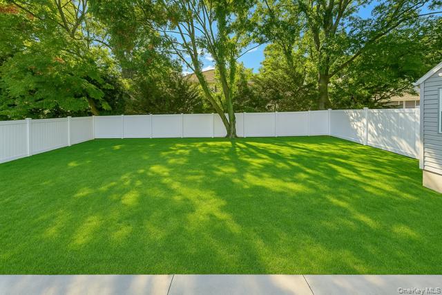 #2 photo, 29 Avon Road, Hewlett , NY 11557