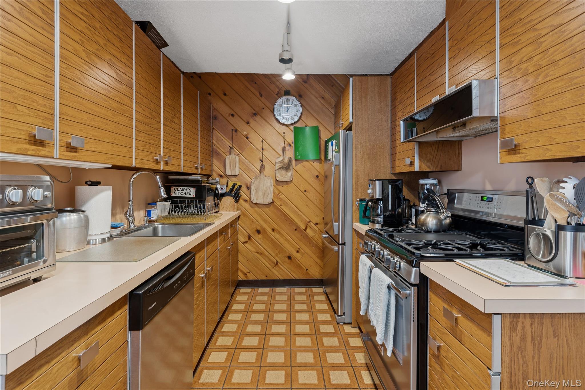 #12 photo, 166-07 Union Turnpike, Fresh Meadows , NY 11366