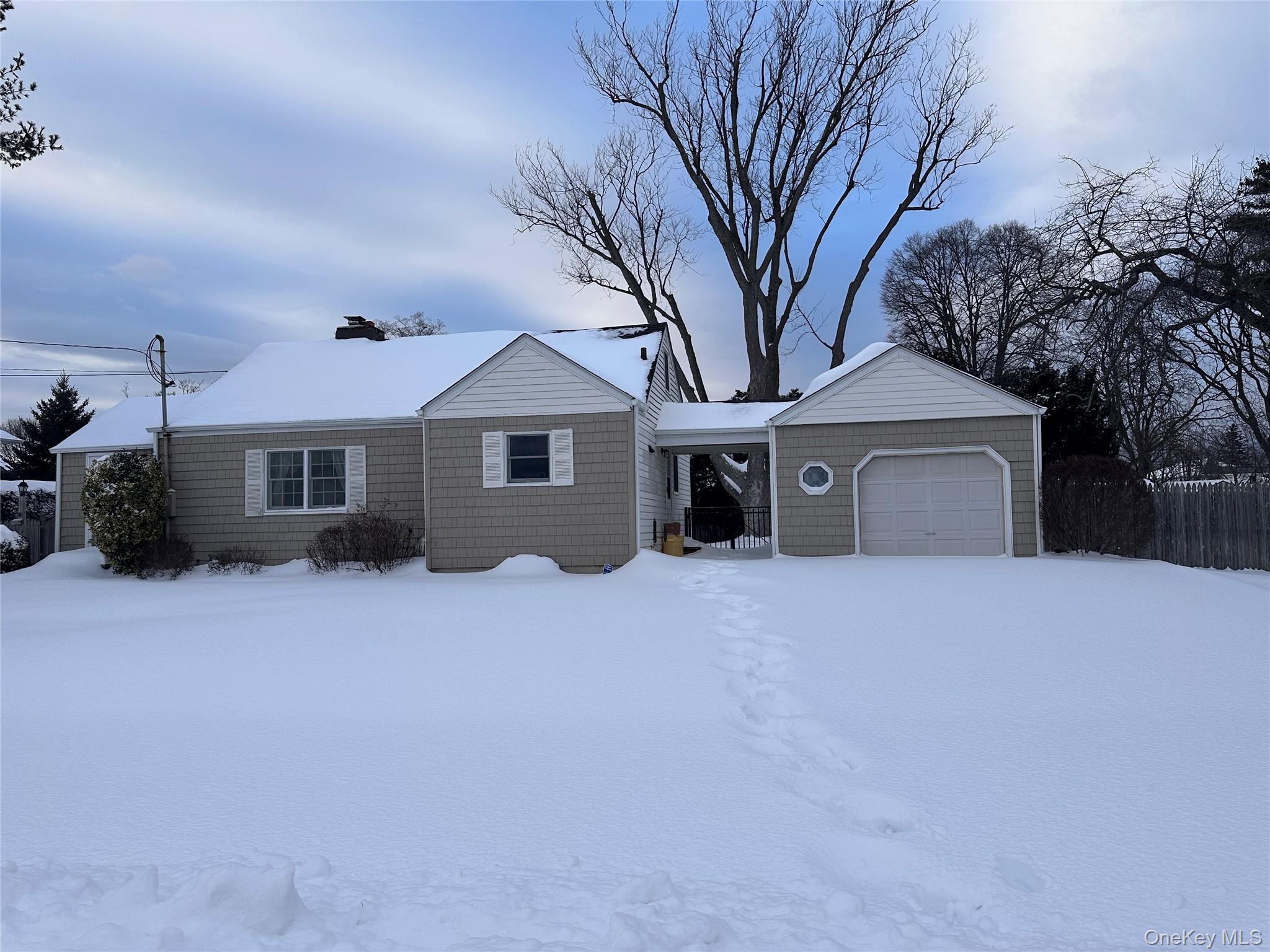 #17 photo, 91 7th Street, Hicksville , NY 11801