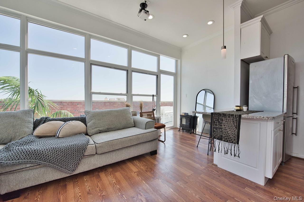 #6 photo, 855 Broadway, Long Beach , NY 11561