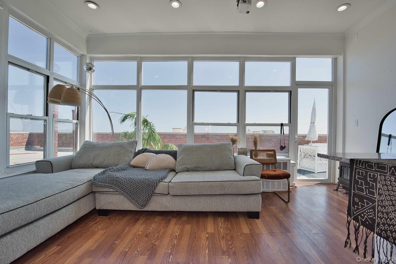 #7 photo, 855 Broadway, Long Beach , NY 11561