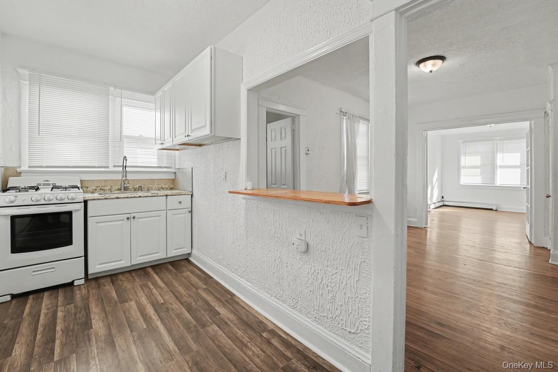 #4 photo, 7 S Atlantic Street, Bay Shore , NY 11706