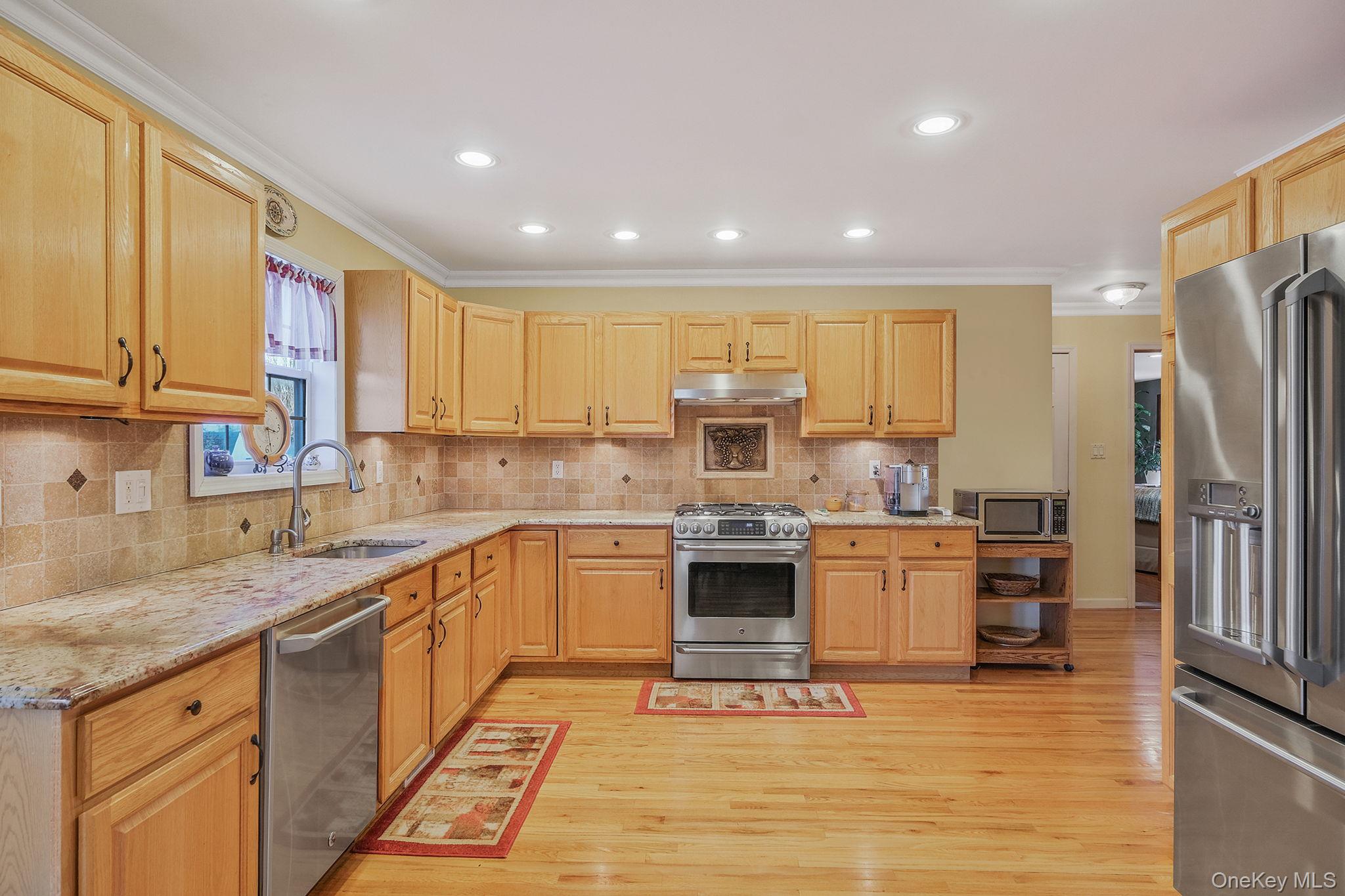 #16 photo, 5 Old Neck Court, Manorville , NY 11949