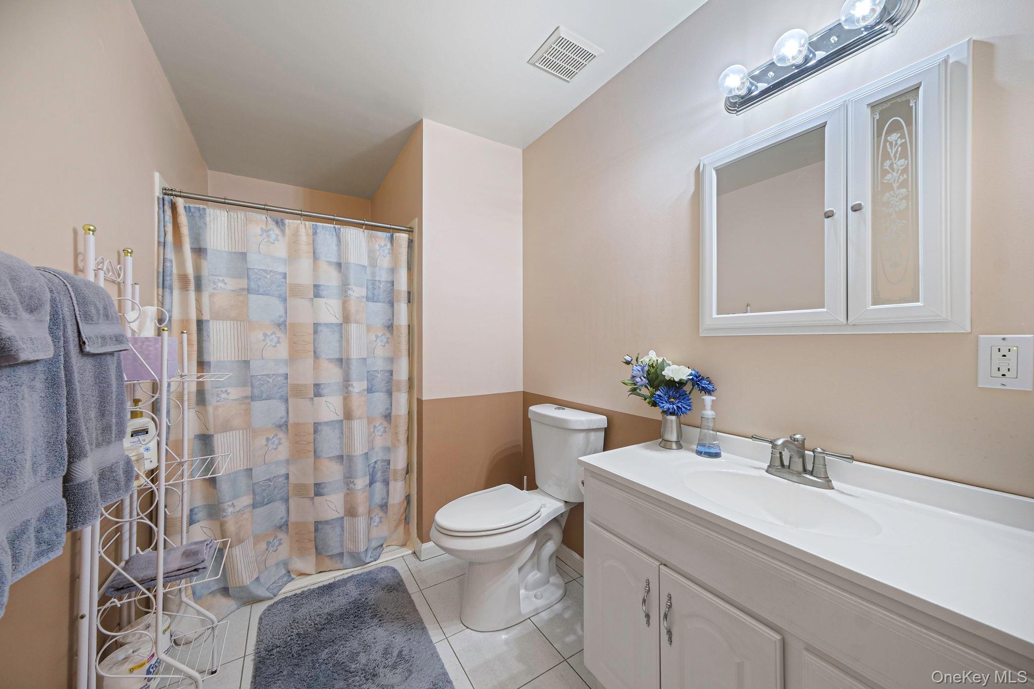 #19 photo, 5 Old Neck Court, Manorville , NY 11949