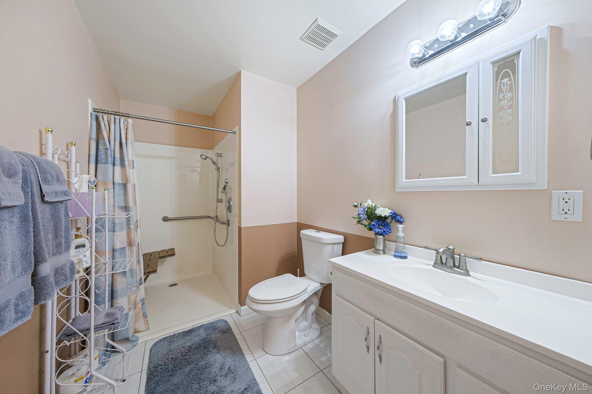 #20 photo, 5 Old Neck Court, Manorville , NY 11949