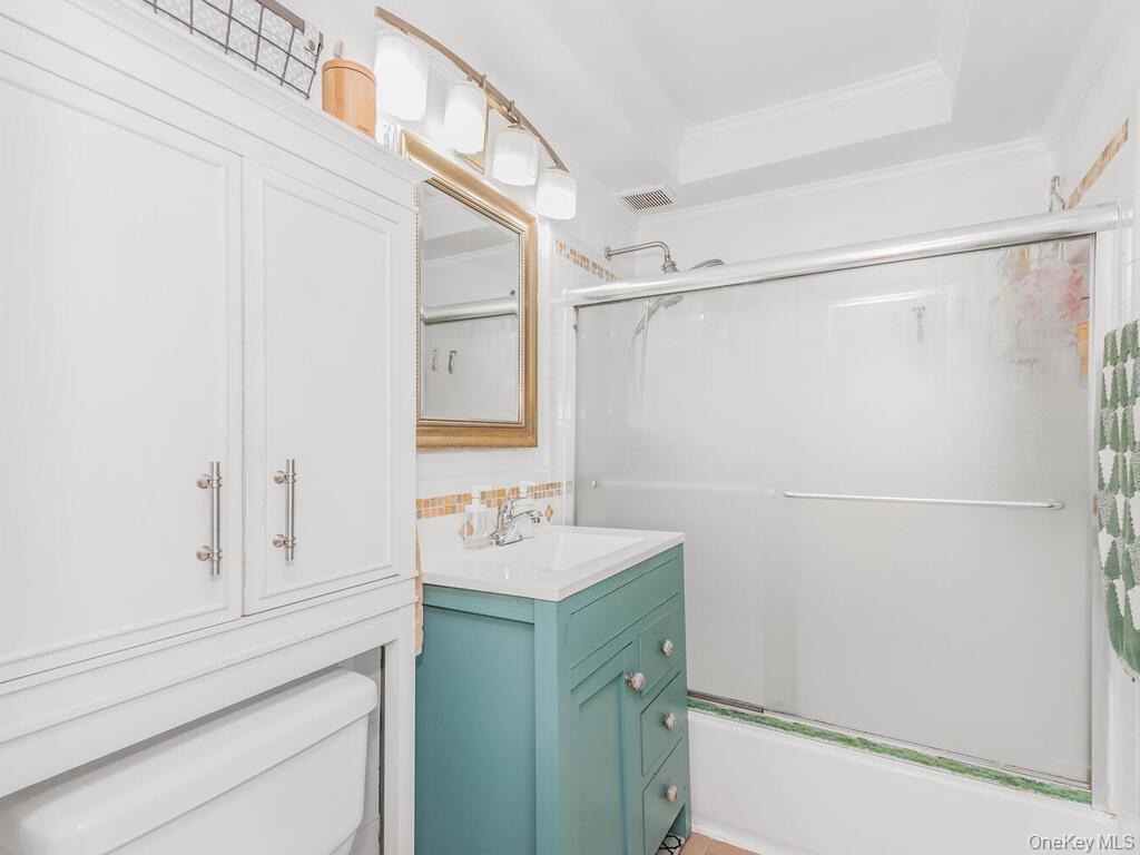 #10 photo, 6535 Broadway, Bronx , NY 10471