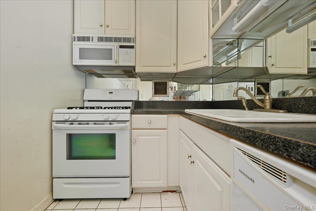 #18 photo, 175-20 Wexford Terrace, Jamaica Estates , NY 11432