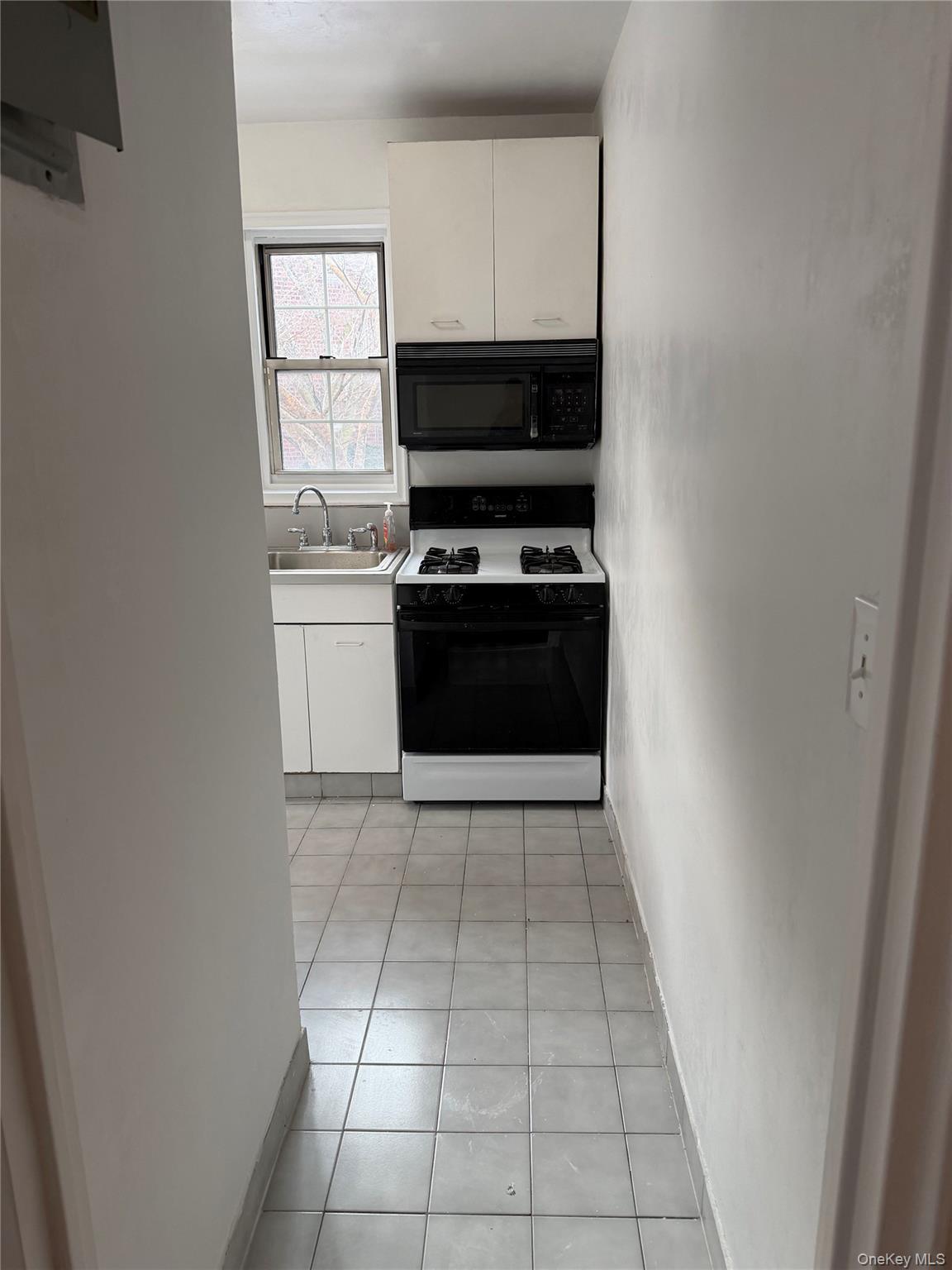 #5 photo, 250 Central Avenue, Lawrence , NY 11559