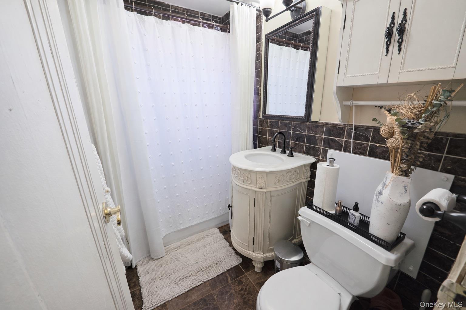 #12 photo, 2725 Fenton Avenue, Bronx , NY 10469