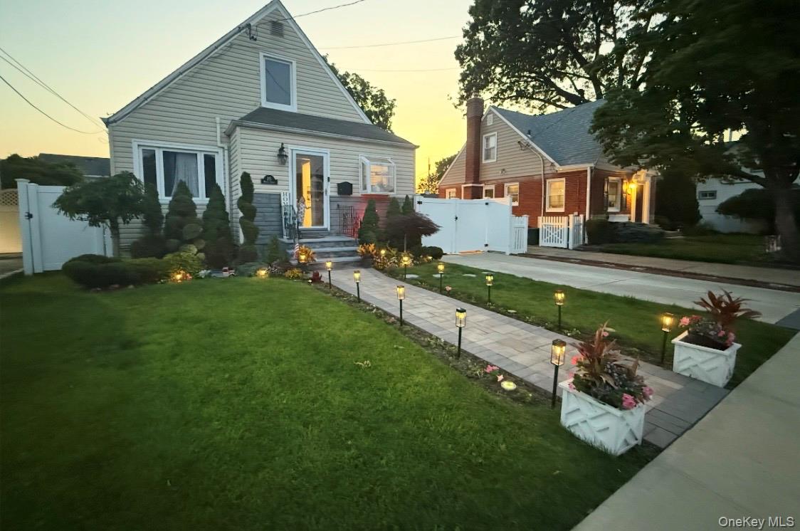 #2 photo, 215 Monroe Street, Franklin Square , NY 11010