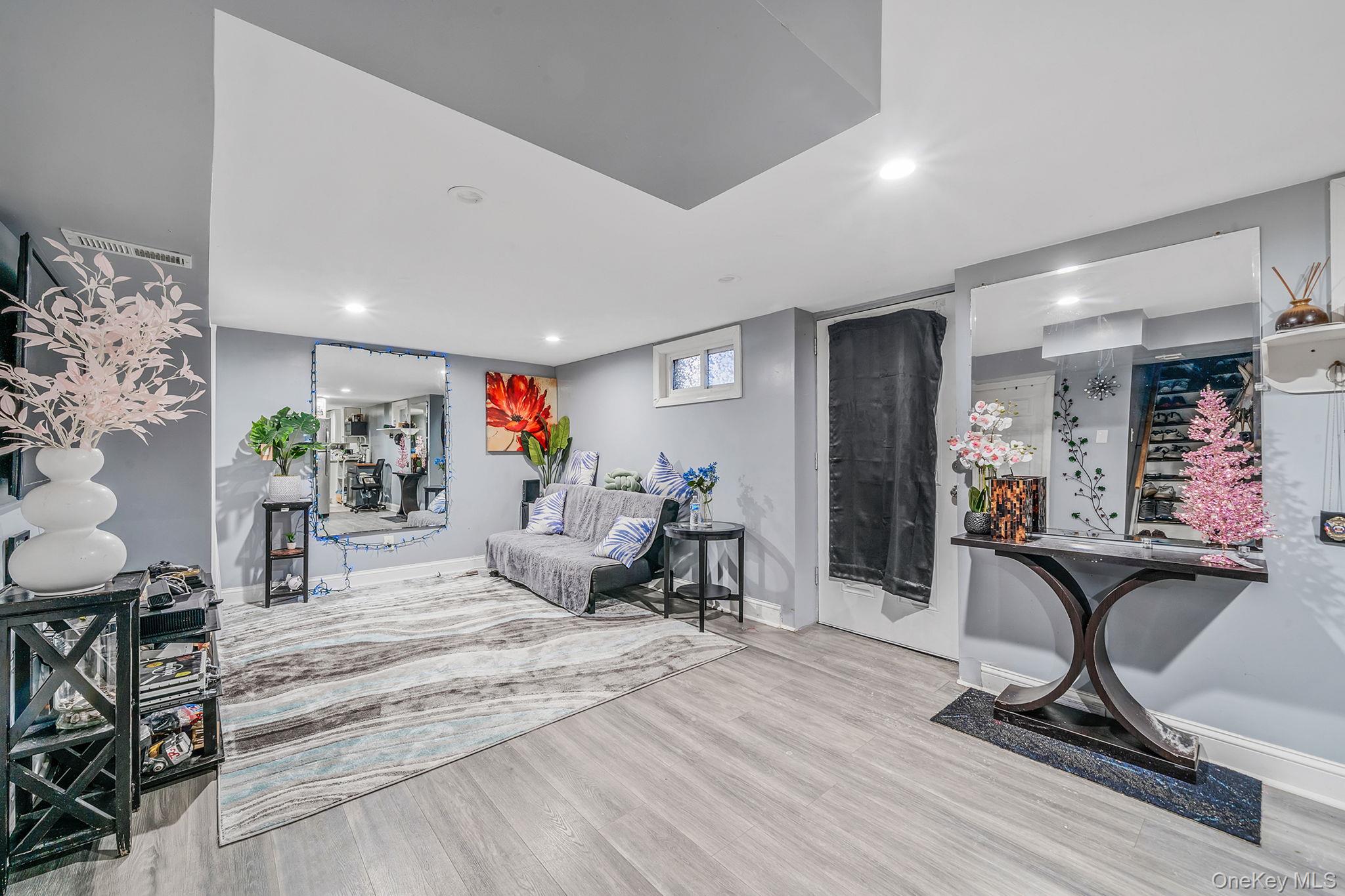 #15 photo, 9 Amfer Court, Bay Shore , NY 11706