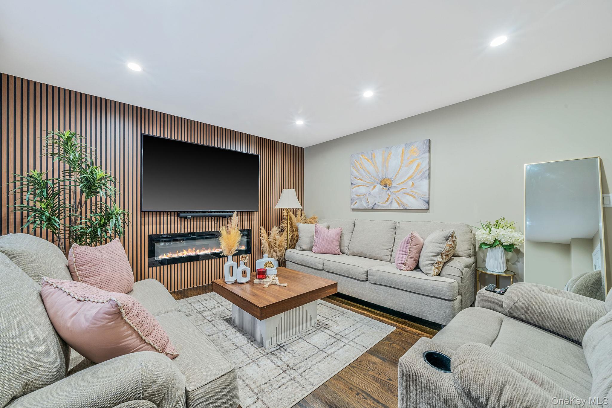 #4 photo, 9 Amfer Court, Bay Shore , NY 11706