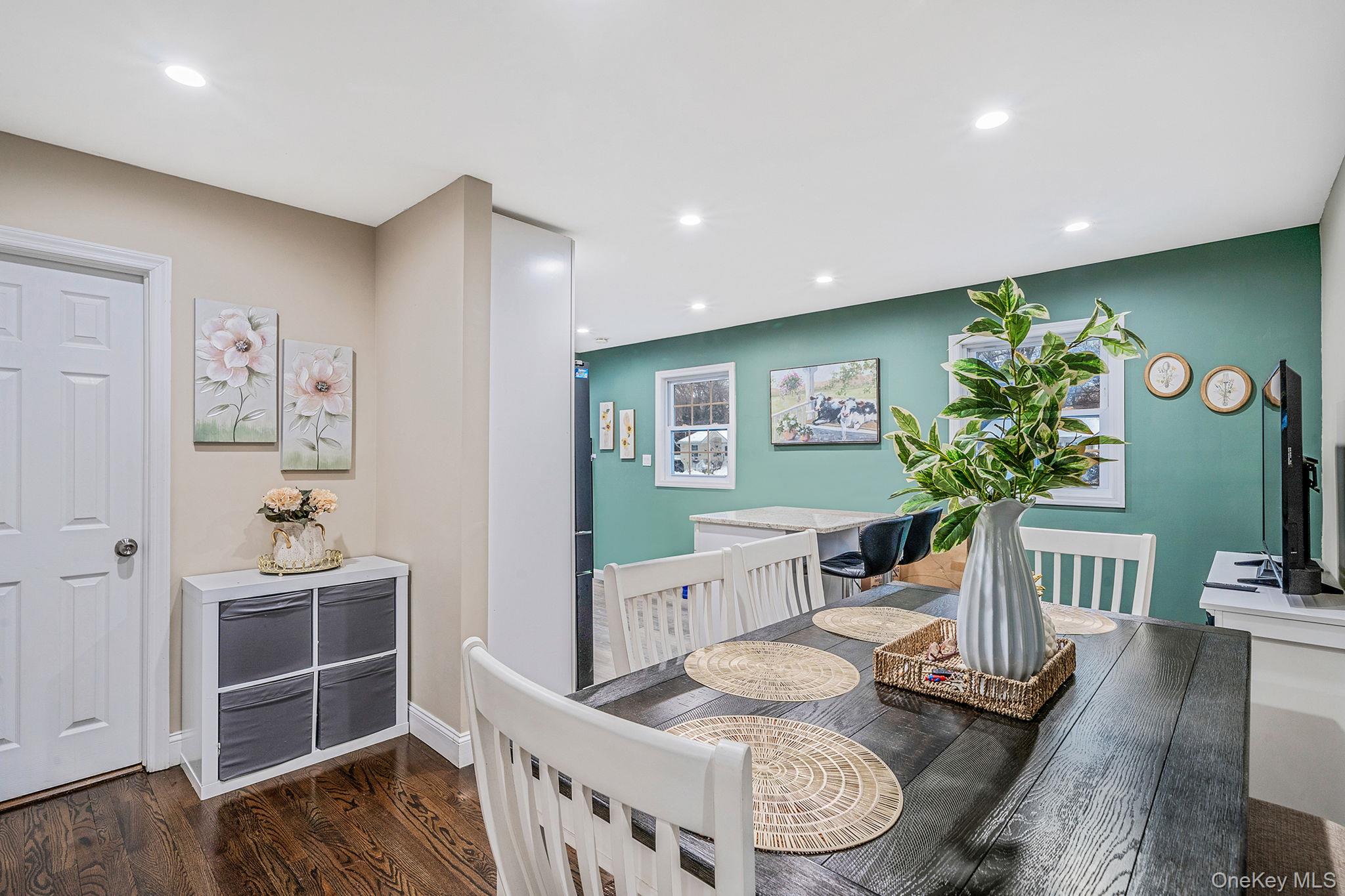 #6 photo, 9 Amfer Court, Bay Shore , NY 11706