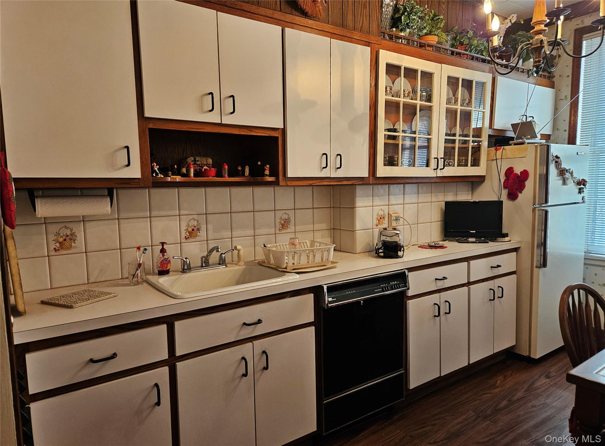 #5 photo, 72-34 61 Street, Ridgewood , NY 11385