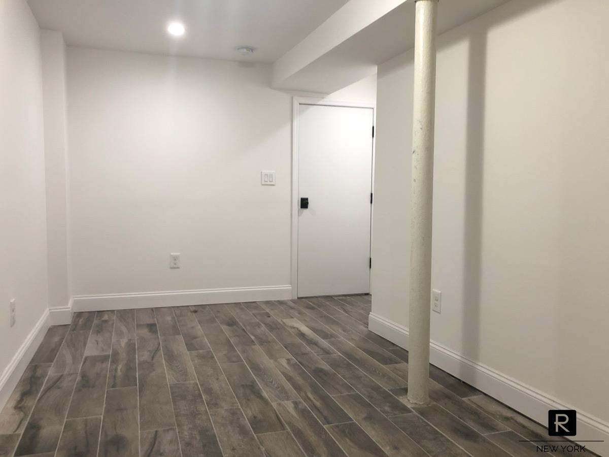 #8 photo, Glendale, Glendale , NY 11385