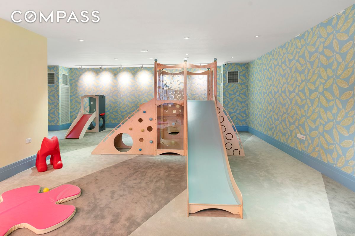 #15 photo, 100 Barclay Street, Tribeca , NY 10007