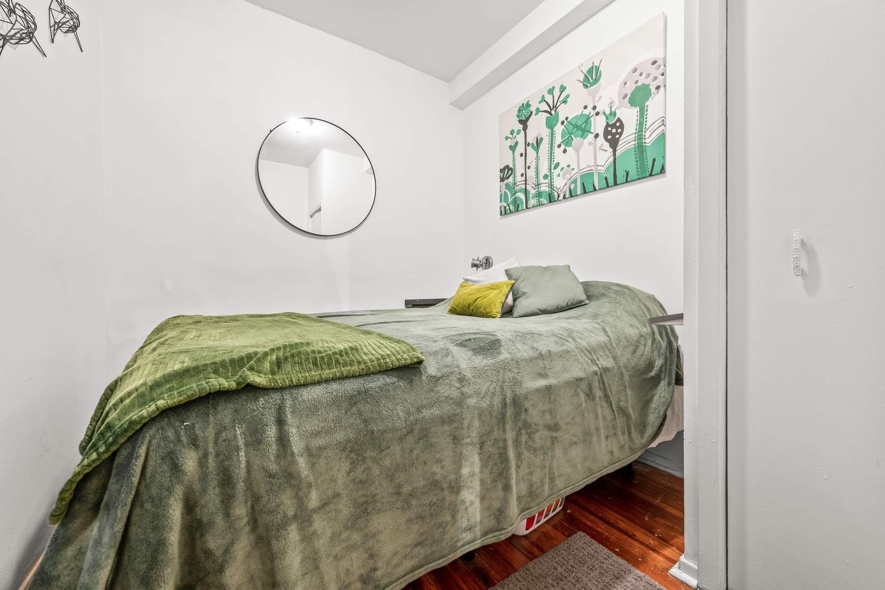 #13 photo, 204 W 10th Street, West Village , NY 10014