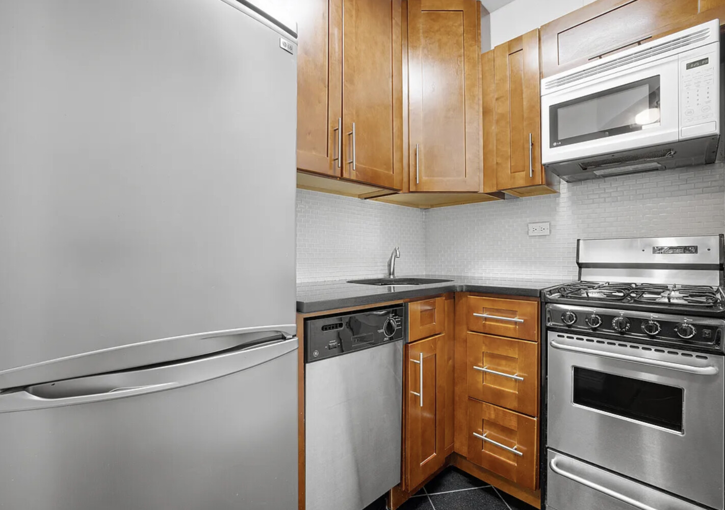 #4 photo, 171 W 73RD Street, Upper West Side , NY 10023