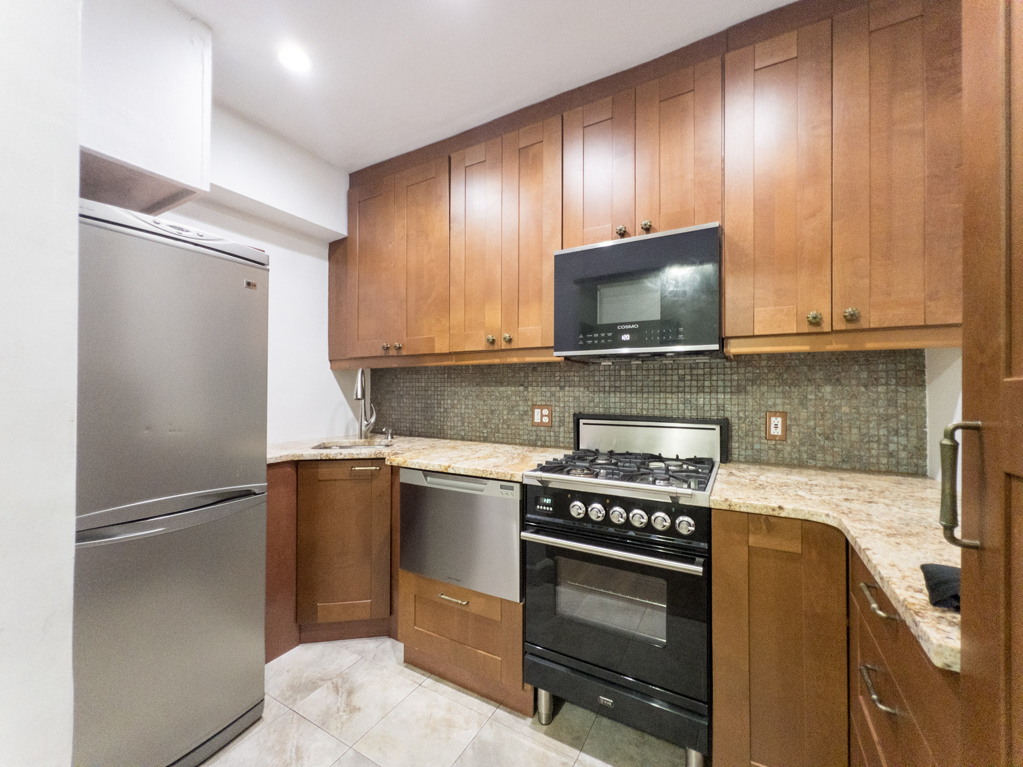 #3 photo, 3535 Kings College Place, Norwood , NY 10467