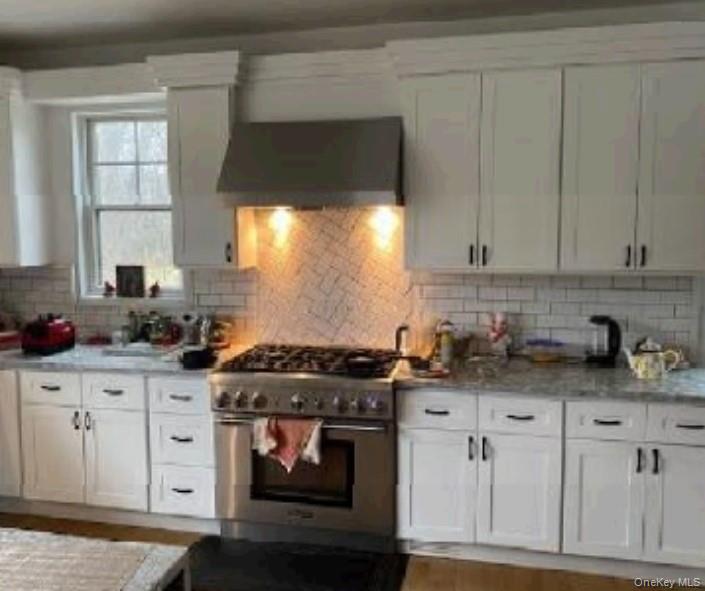 #14 photo, 67 Squiretown Road, Hampton Bays , NY 11946