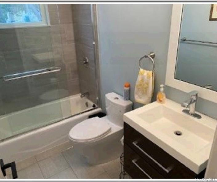 #20 photo, 67 Squiretown Road, Hampton Bays , NY 11946