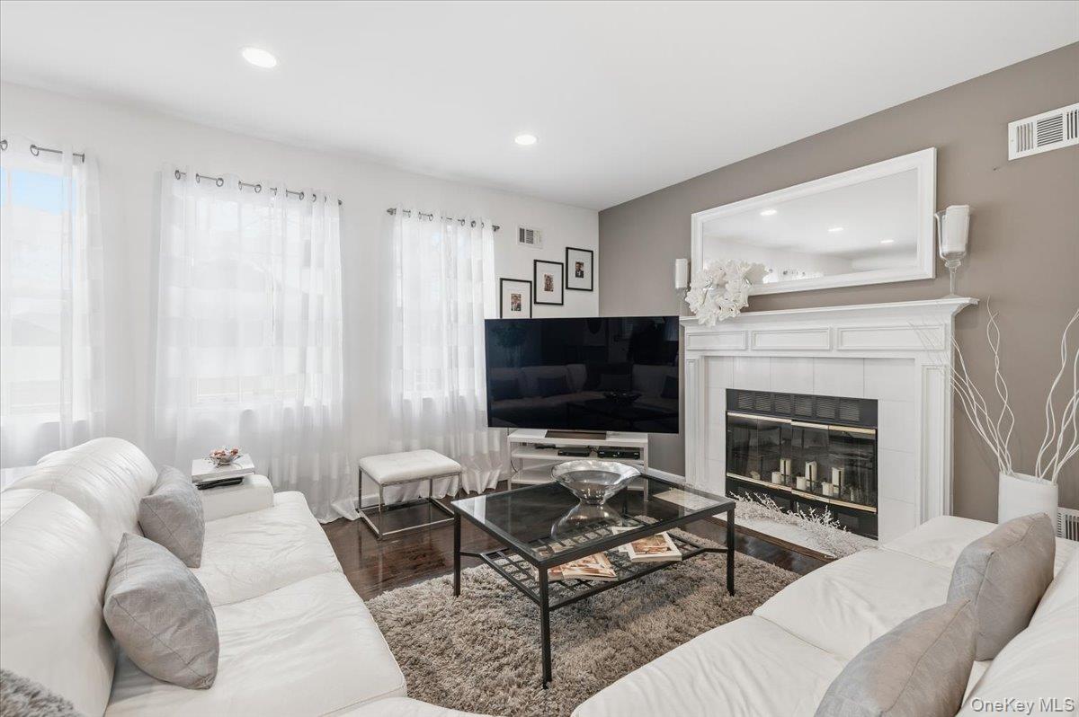 #18 photo, 24 Ridge Court, Hauppauge , NY 11788