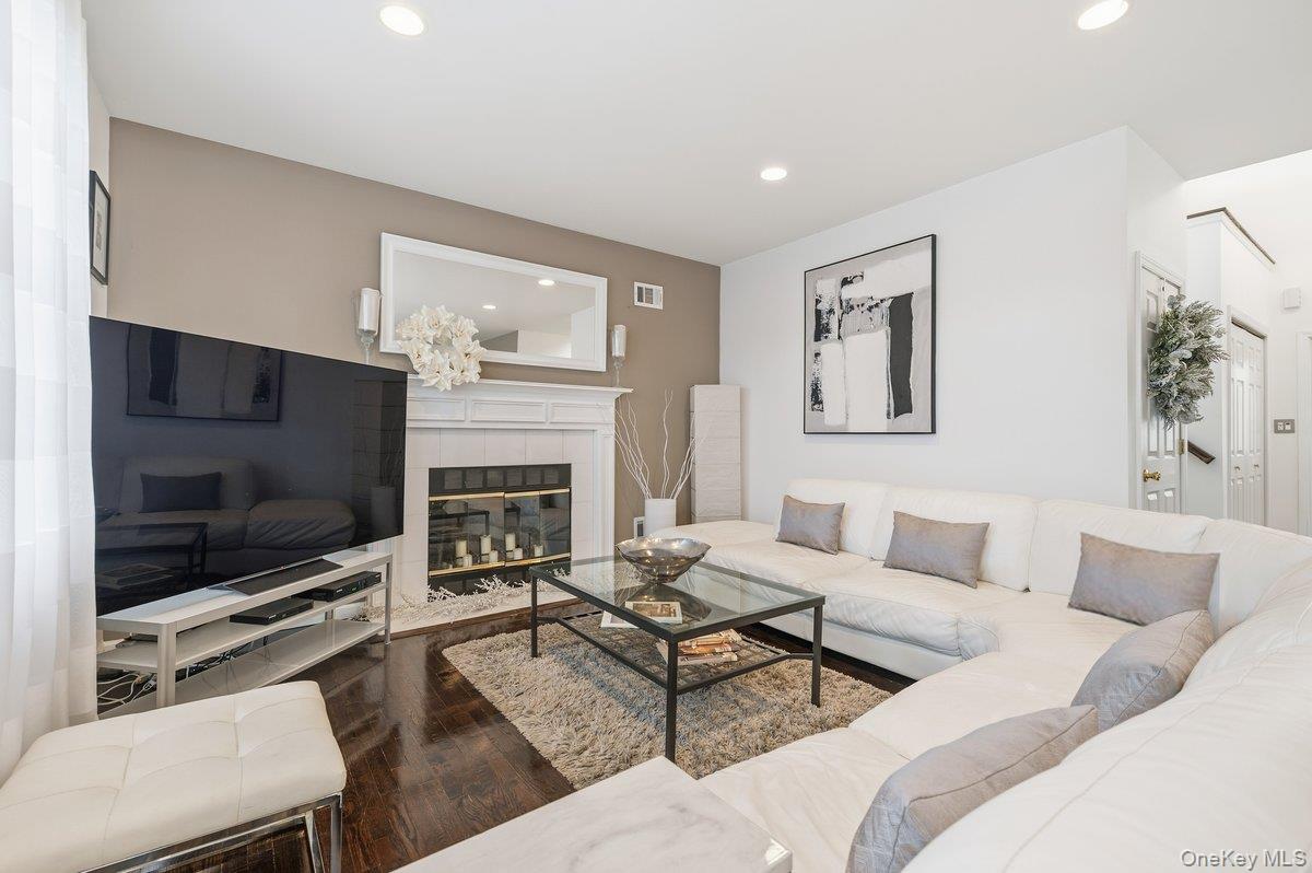 #19 photo, 24 Ridge Court, Hauppauge , NY 11788