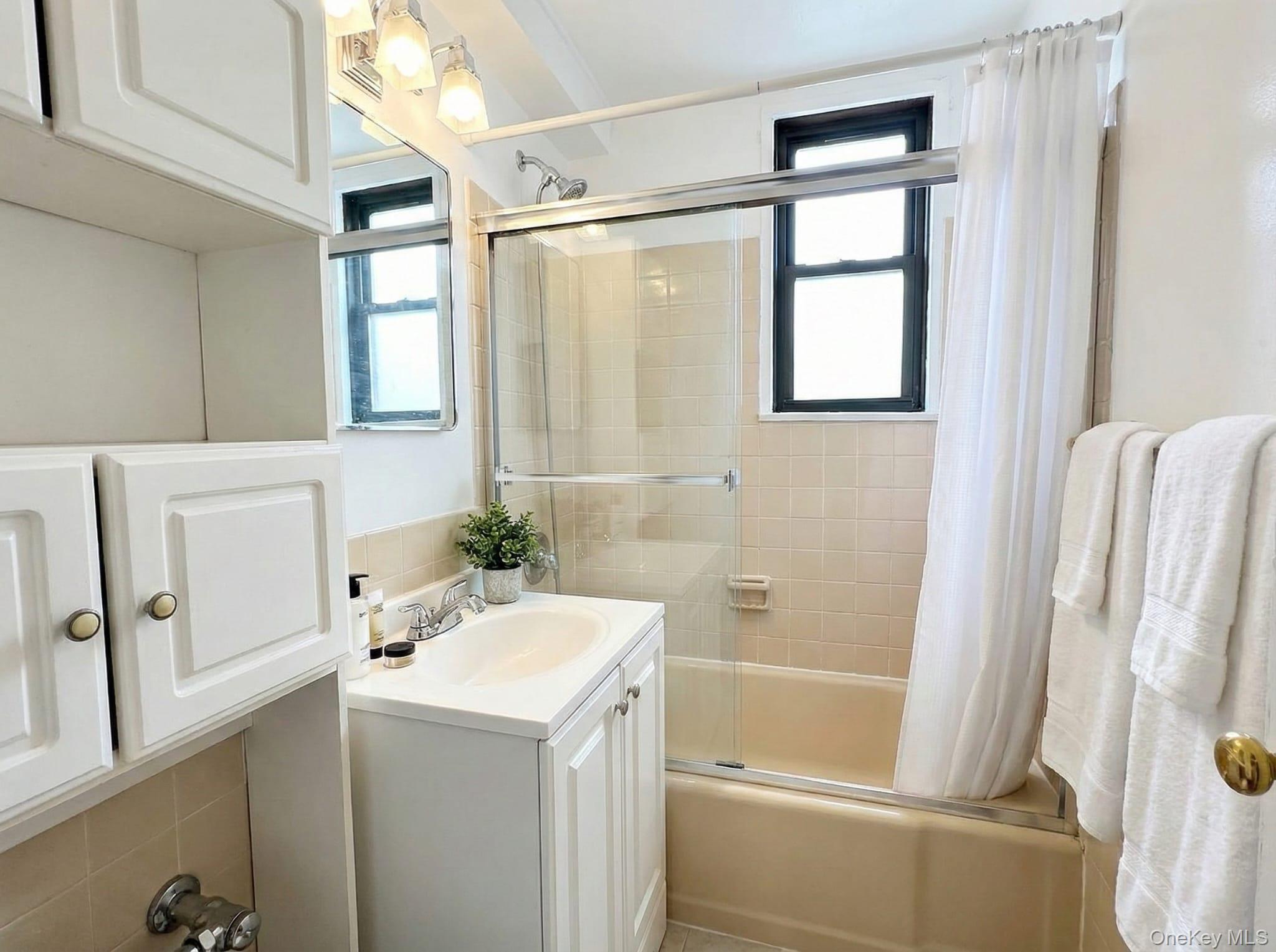 #6 photo, 1558 Unionport Road, Bronx , NY 10462