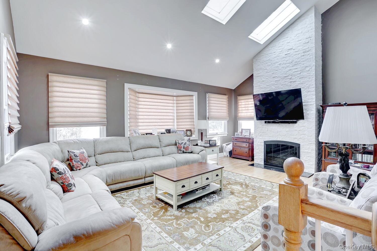 #8 photo, 44 Washington Circle, New City , NY 10956