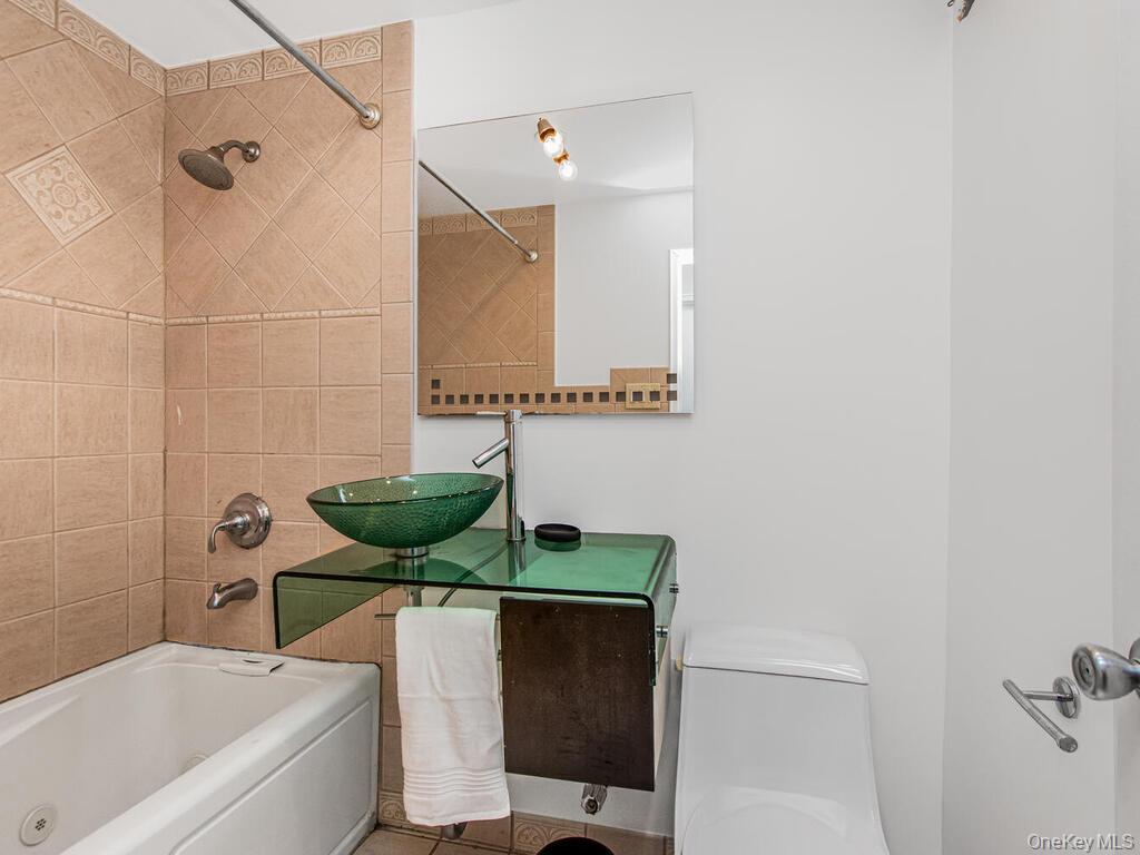 #11 photo, 709 Warburton Ave, Yonkers , NY 10701