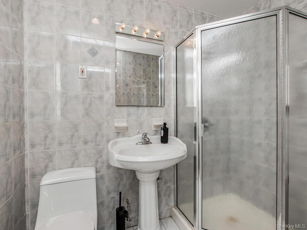 #12 photo, 709 Warburton Ave, Yonkers , NY 10701