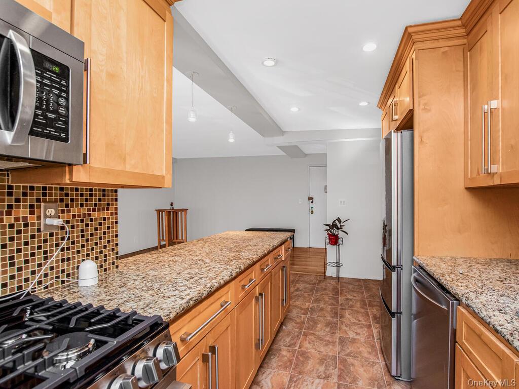 #4 photo, 709 Warburton Ave, Yonkers , NY 10701