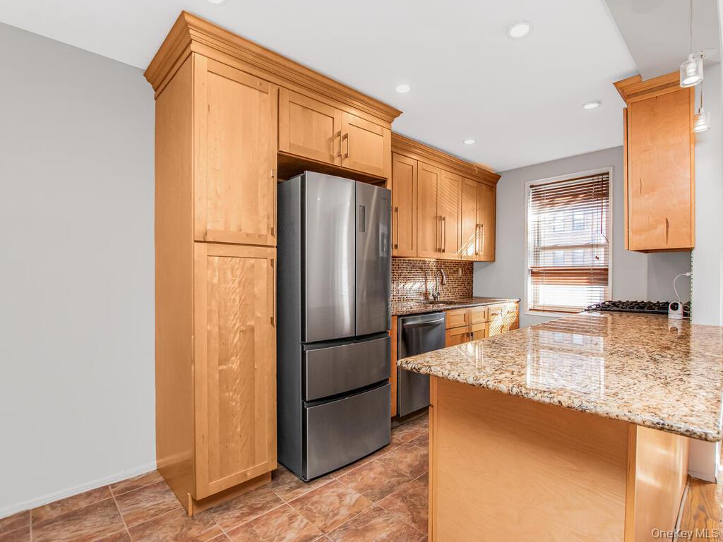 #5 photo, 709 Warburton Ave, Yonkers , NY 10701